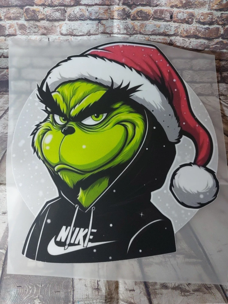 NAŽEHLOVAČKA - Grinch v mikině